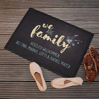 Personalisierte Fußmatte - We are family - mit Namen